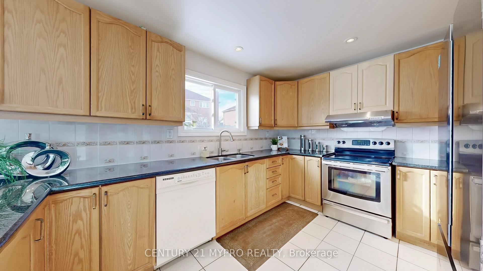 Photo 15 of 4 Mallory Avenue, Markham, Milliken Mills East — HOMEH