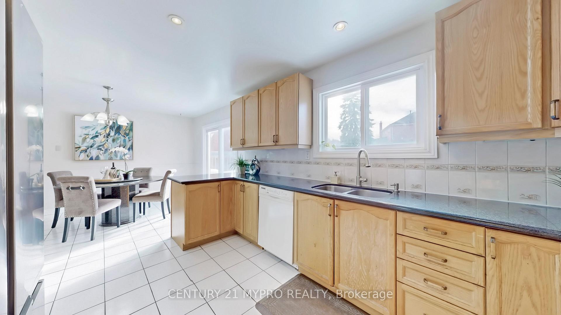 Photo 16 of 4 Mallory Avenue, Markham, Milliken Mills East — HOMEH