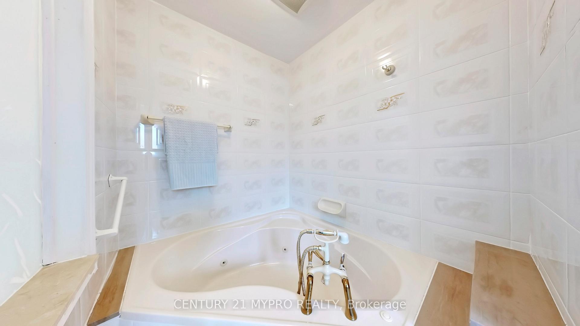 Photo 24 of 4 Mallory Avenue, Markham, Milliken Mills East — HOMEH