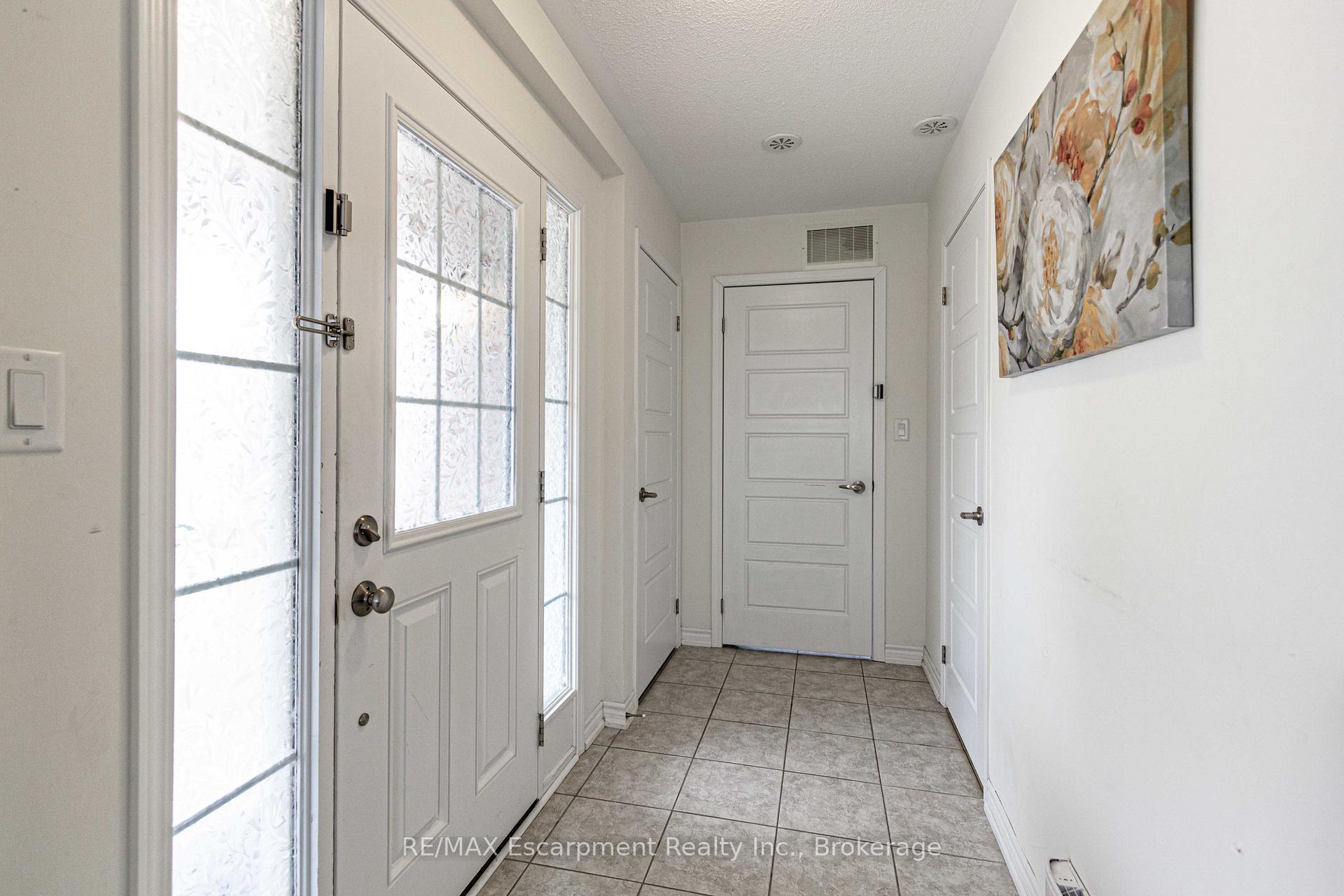 Photo 3 of 555 Allport Gate, Milton, Clarke — HOMEH