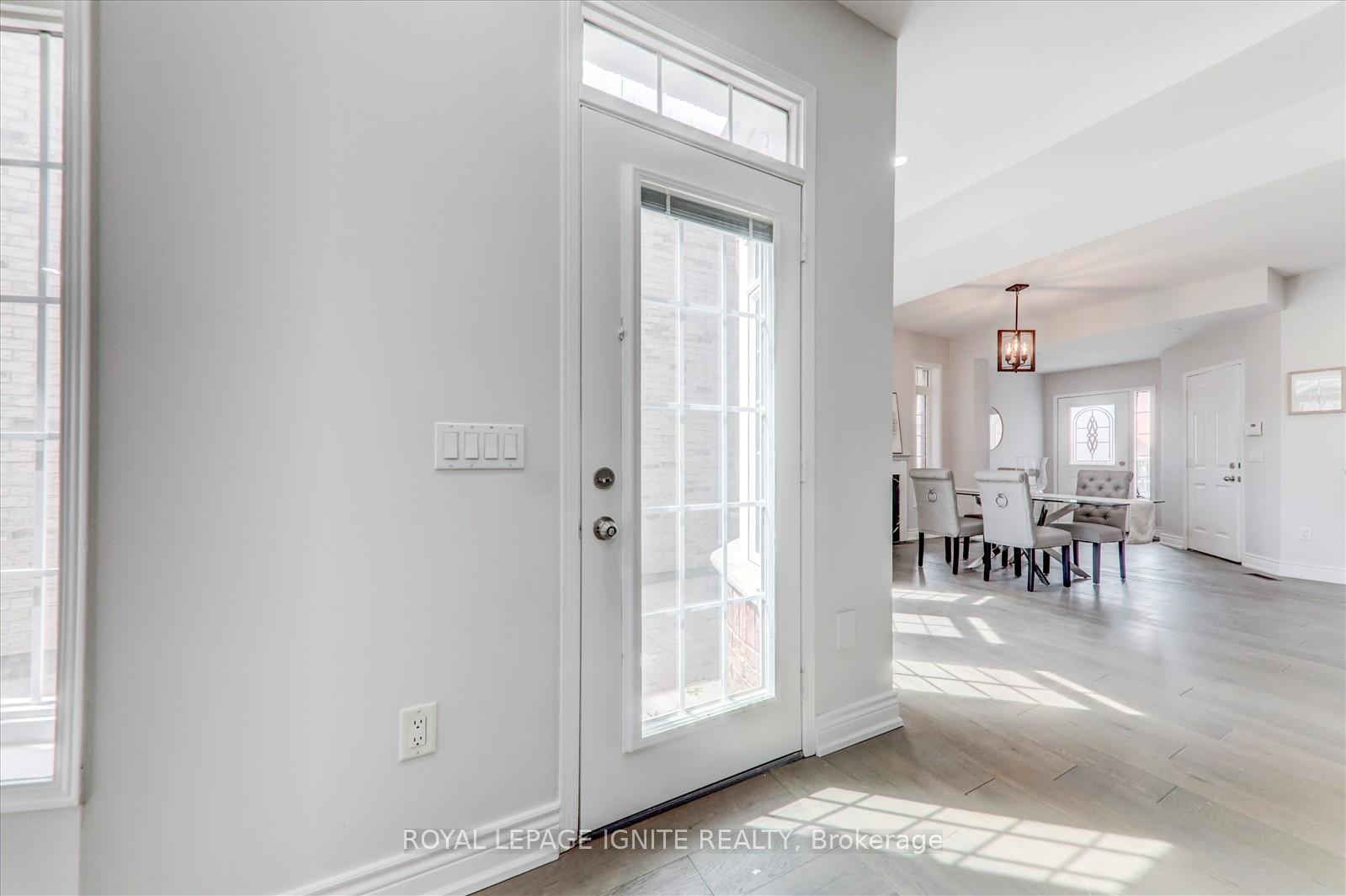 Photo 13 of 340 Bur Oak Avenue, Markham, Berczy — HOMEH