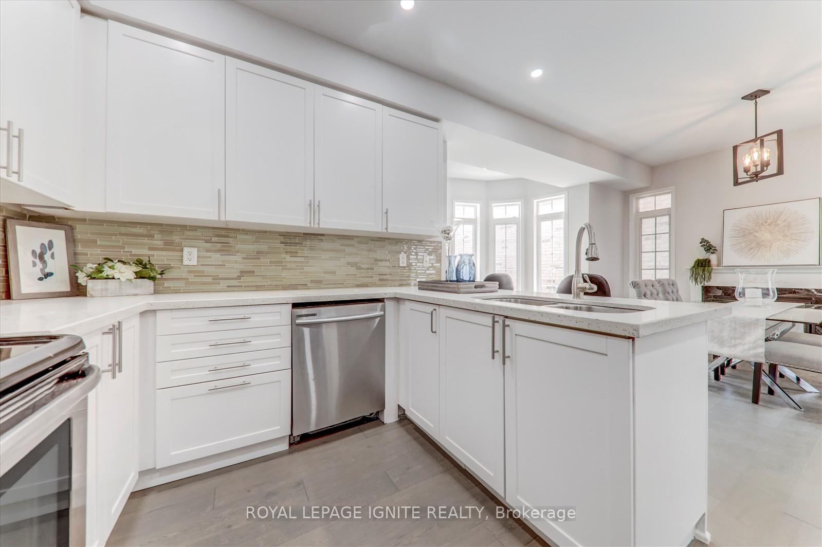 Photo 15 of 340 Bur Oak Avenue, Markham, Berczy — HOMEH