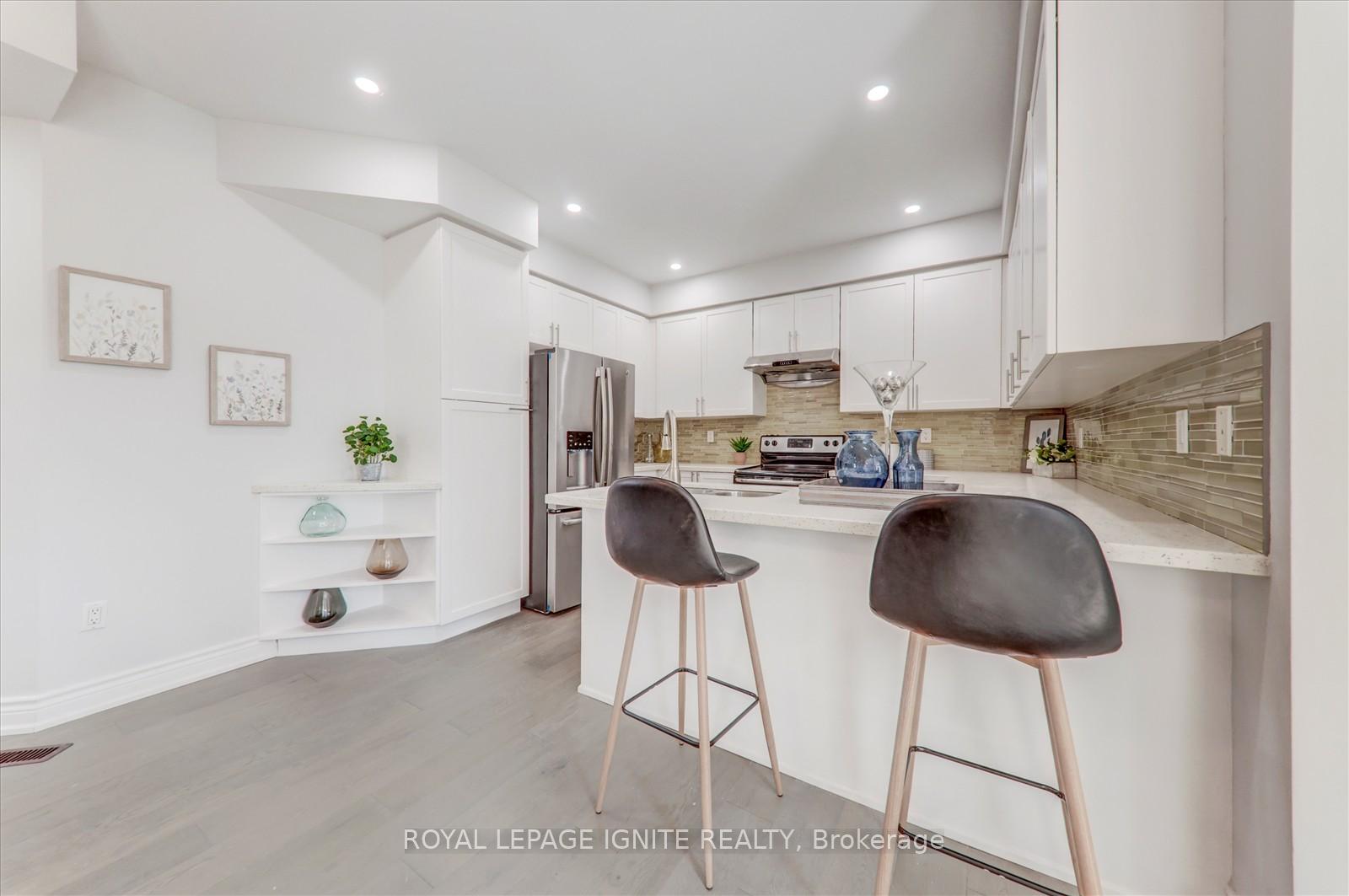 Photo 16 of 340 Bur Oak Avenue, Markham, Berczy — HOMEH