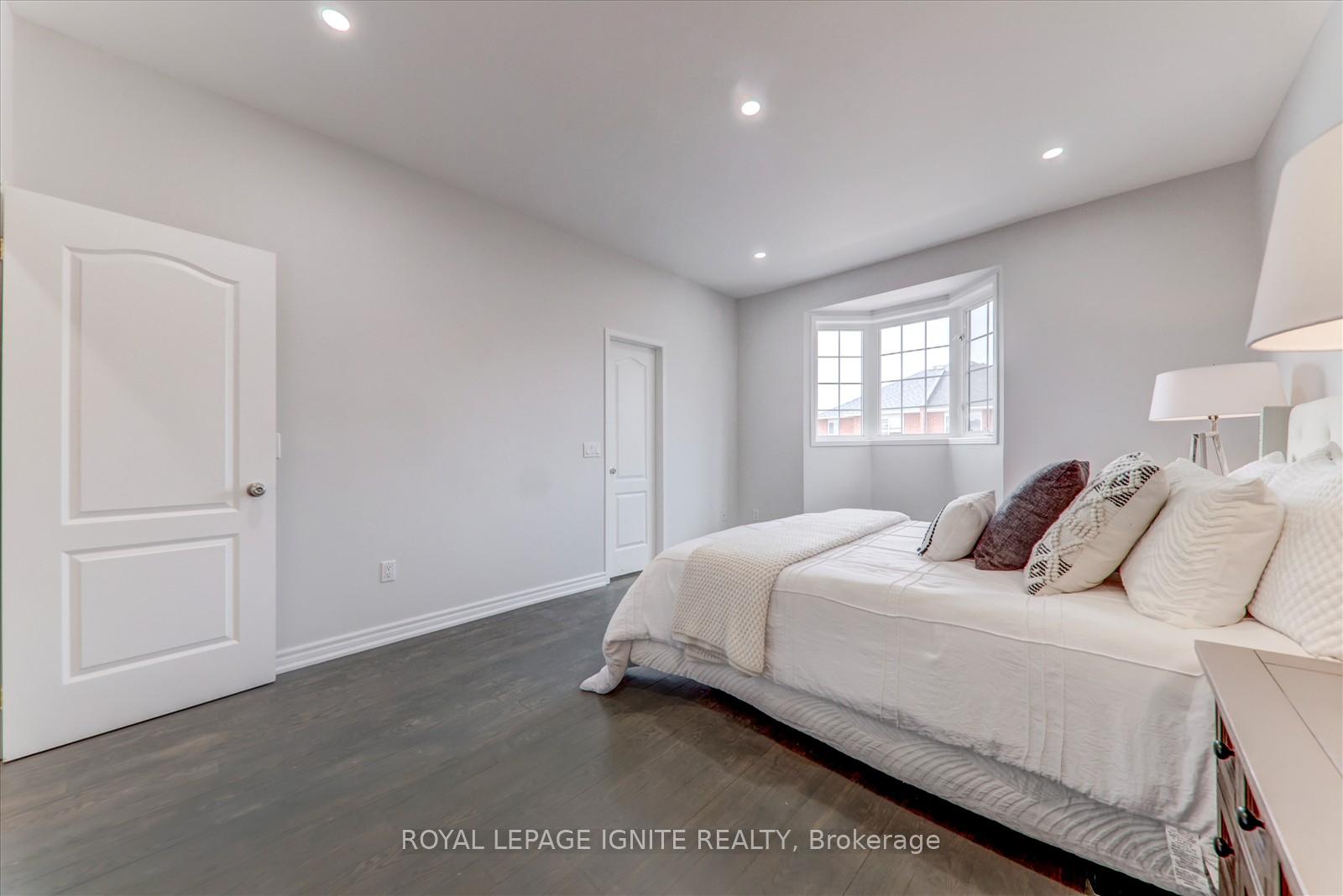 Photo 20 of 340 Bur Oak Avenue, Markham, Berczy — HOMEH