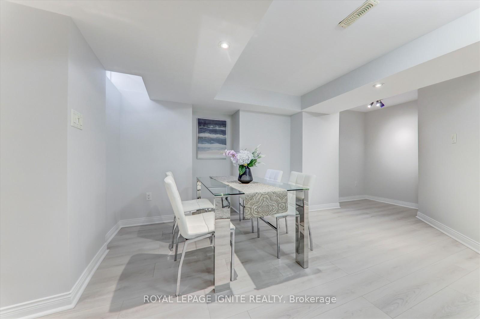 Photo 32 of 340 Bur Oak Avenue, Markham, Berczy — HOMEH