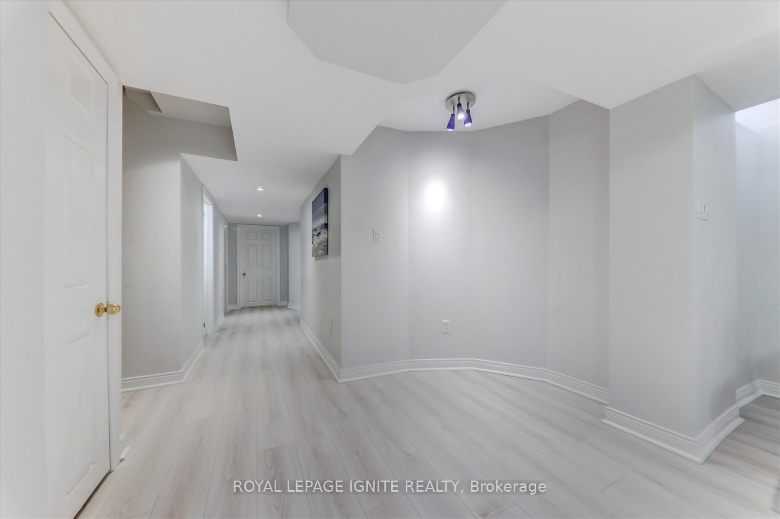 Photo 33 of 340 Bur Oak Avenue, Markham, Berczy — HOMEH