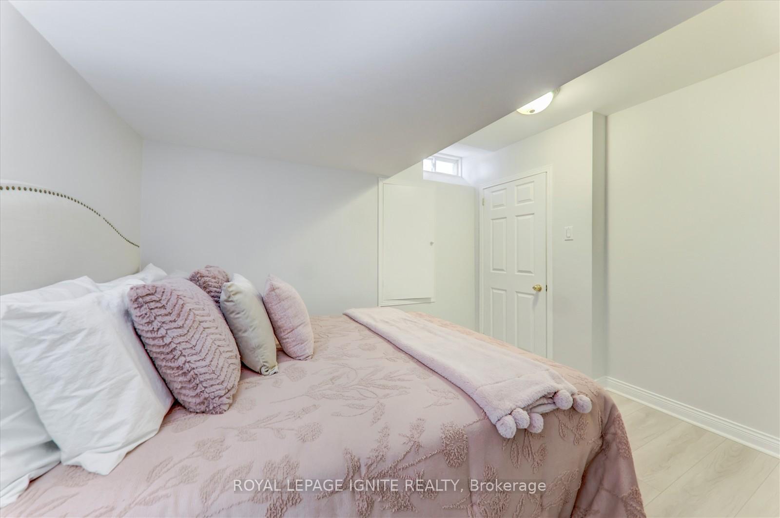 Photo 35 of 340 Bur Oak Avenue, Markham, Berczy — HOMEH