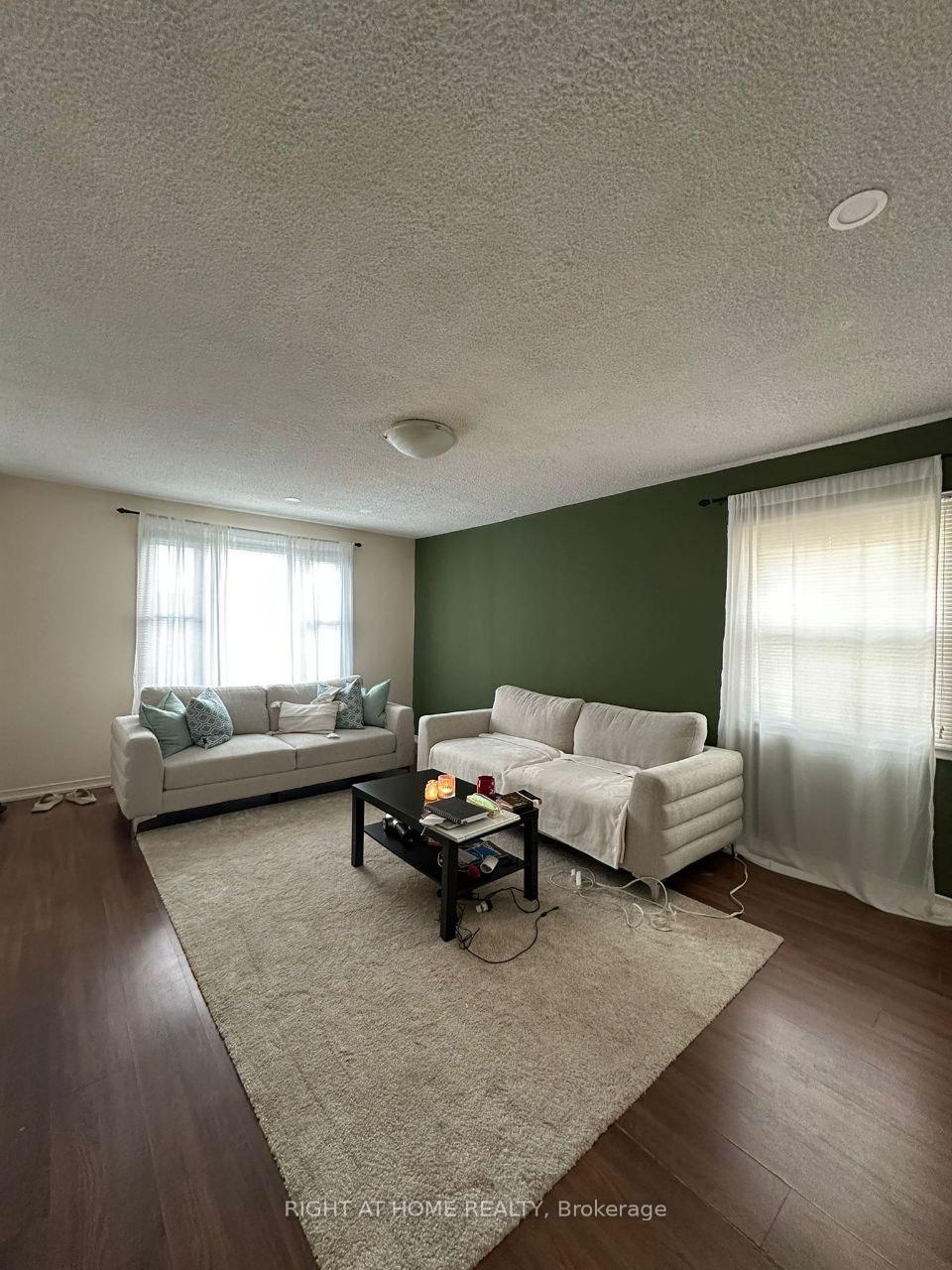 Photo 2 of 70 Glen Cameron Road, Markham, Grandview — HOMEH