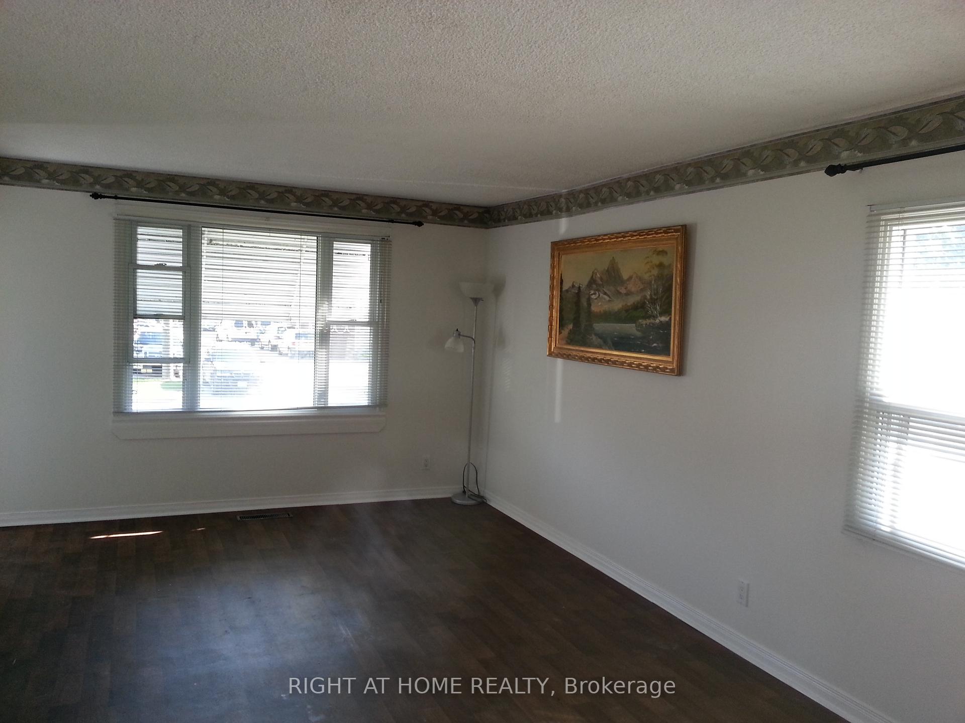 Photo 3 of 70 Glen Cameron Road, Markham, Grandview — HOMEH