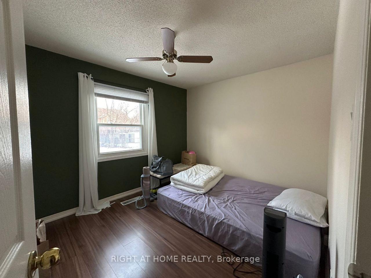 Photo 4 of 70 Glen Cameron Road, Markham, Grandview — HOMEH