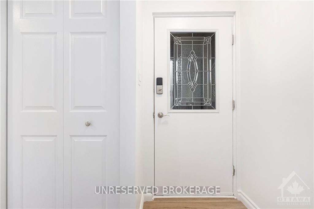 Photo 3 of 10 Melanie Crescent, Ottawa, Kanata - Glencairn/Hazeldean — HOMEH