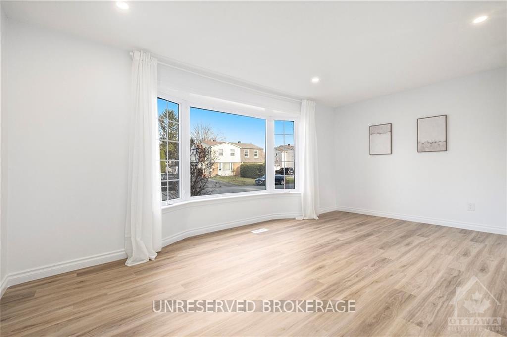 Photo 4 of 10 Melanie Crescent, Ottawa, Kanata - Glencairn/Hazeldean — HOMEH