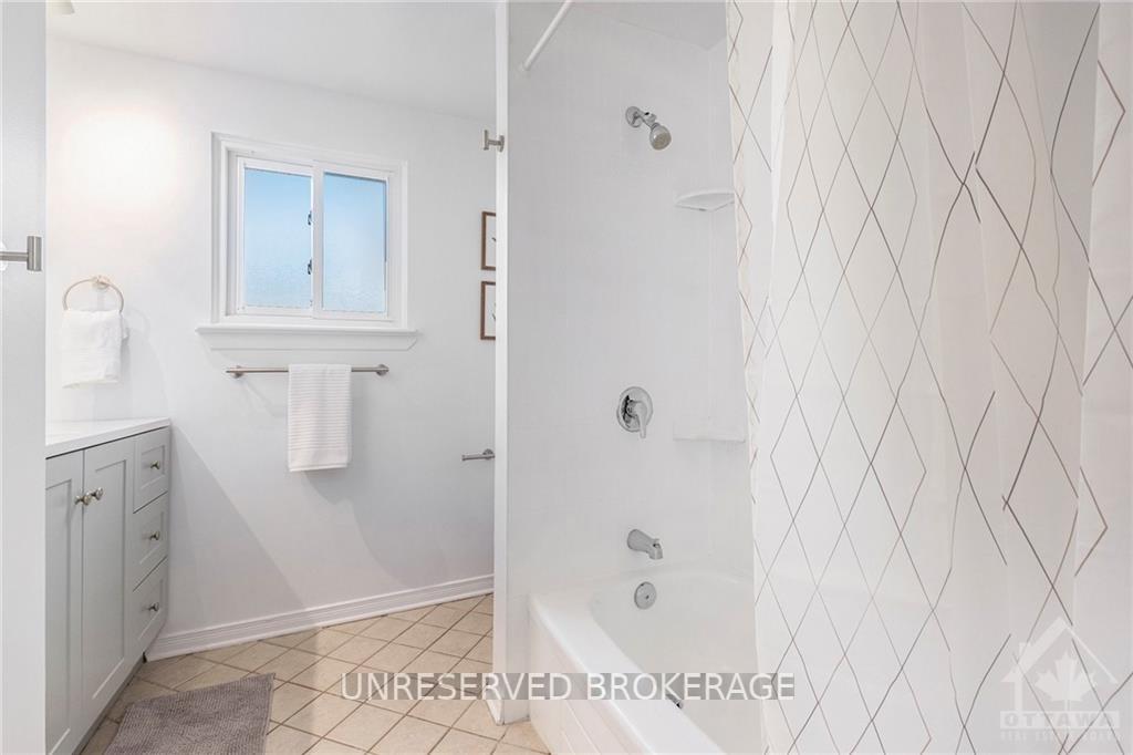 Photo 16 of 10 Melanie Crescent, Ottawa, Kanata - Glencairn/Hazeldean — HOMEH