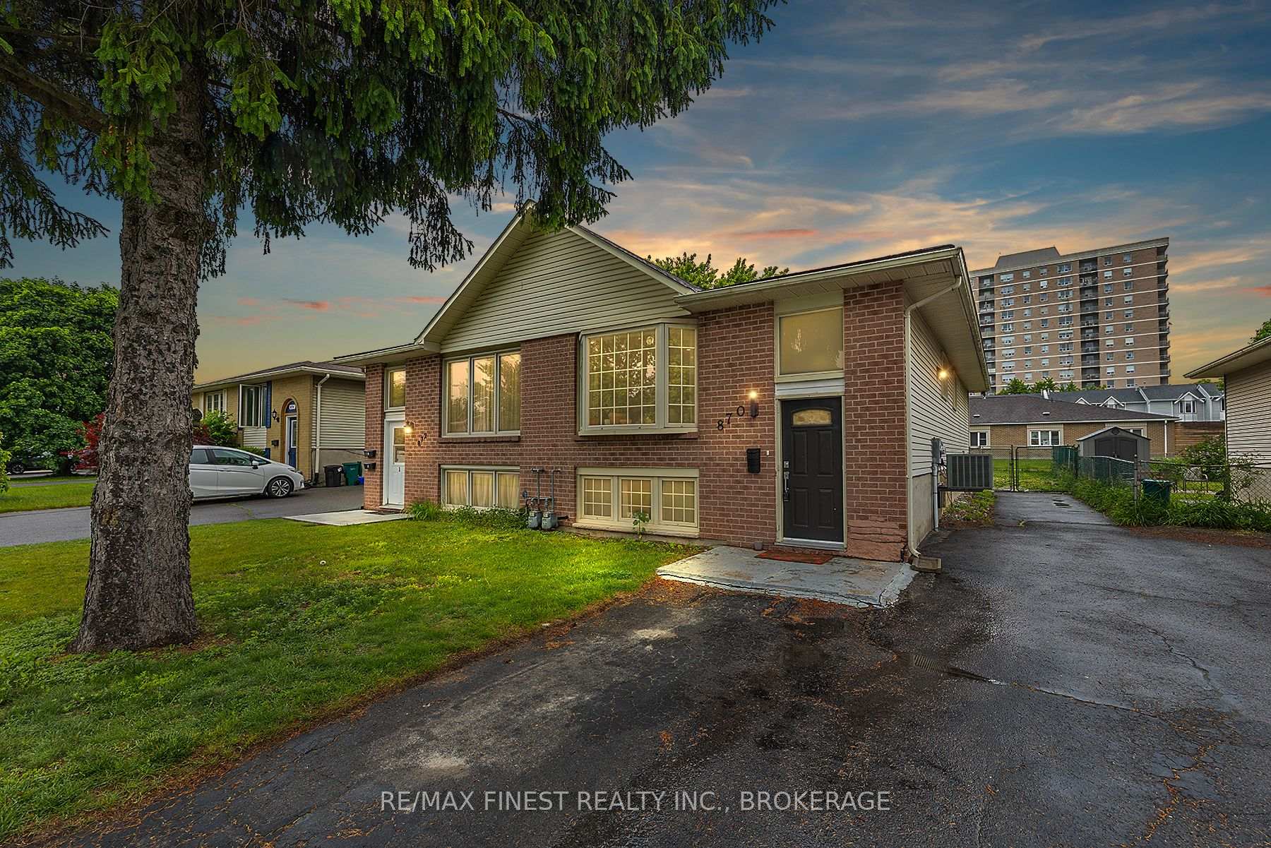 Front of 870 Beaconhill Court