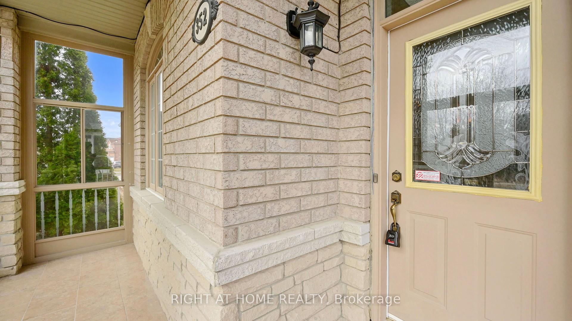 Photo 3 of 352 Castan Avenue, Markham, Village Green-South Unionville — HOMEH