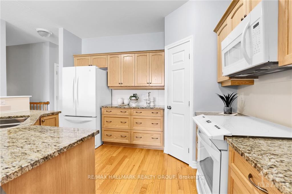 Photo 6 of 120 Passageway, Ottawa, Kanata - Bridlewood — HOMEH