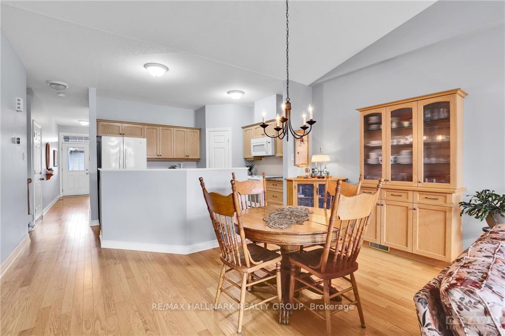 Photo 11 of 120 Passageway, Ottawa, Kanata - Bridlewood — HOMEH