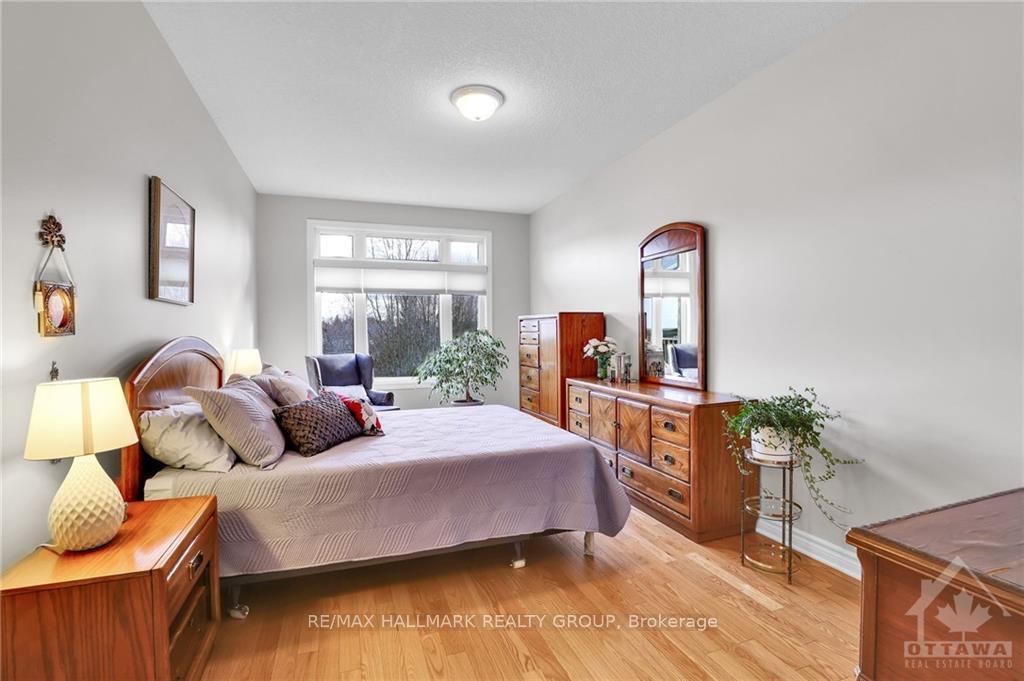 Photo 12 of 120 Passageway, Ottawa, Kanata - Bridlewood — HOMEH