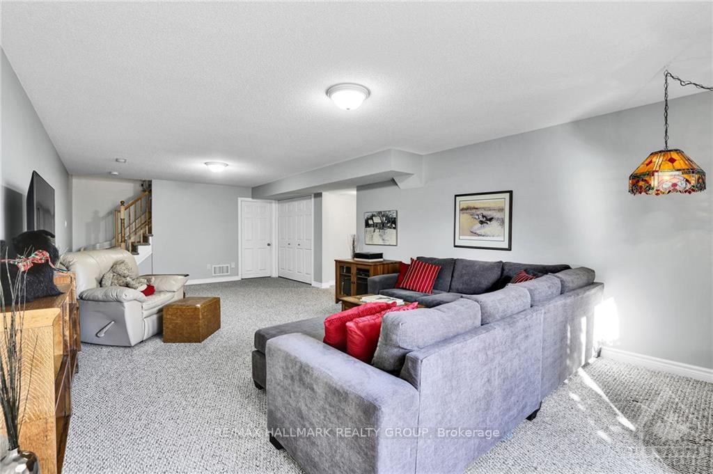 Photo 18 of 120 Passageway, Ottawa, Kanata - Bridlewood — HOMEH
