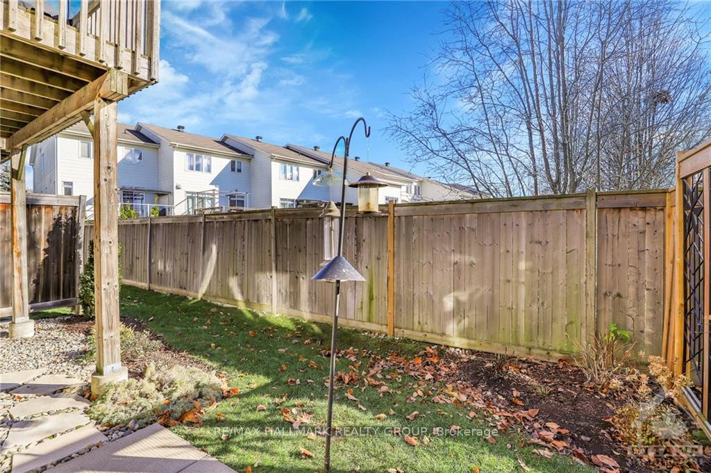 Photo 22 of 120 Passageway, Ottawa, Kanata - Bridlewood — HOMEH