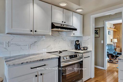 Photo 7 of 111 Beehive Drive, Kawartha Lakes, Fenelon — HOMEH