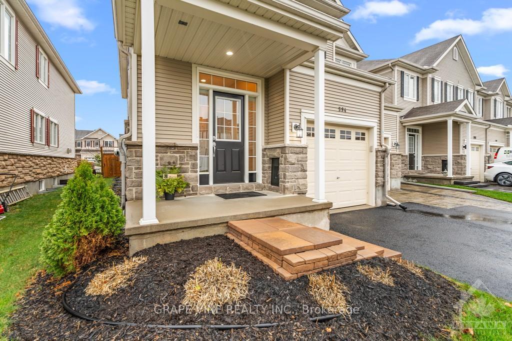 Photo 3 of 594 Barrick Hill Road, Ottawa, Kanata - Emerald Meadows/Trailwest — HOMEH