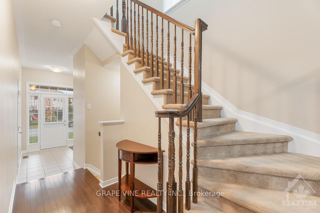 Photo 4 of 594 Barrick Hill Road, Ottawa, Kanata - Emerald Meadows/Trailwest — HOMEH