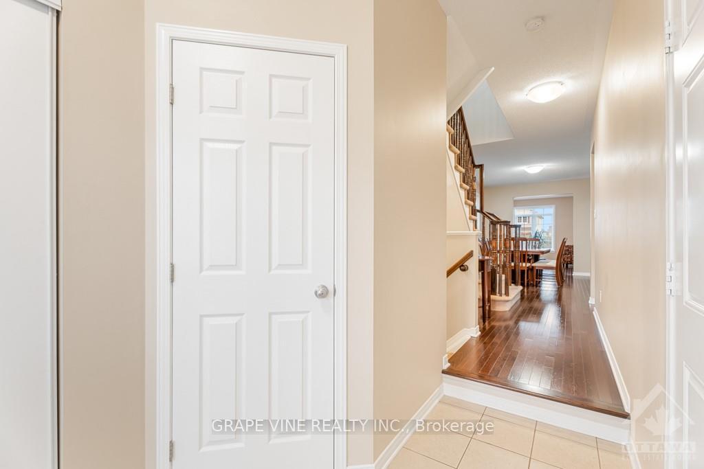 Photo 5 of 594 Barrick Hill Road, Ottawa, Kanata - Emerald Meadows/Trailwest — HOMEH