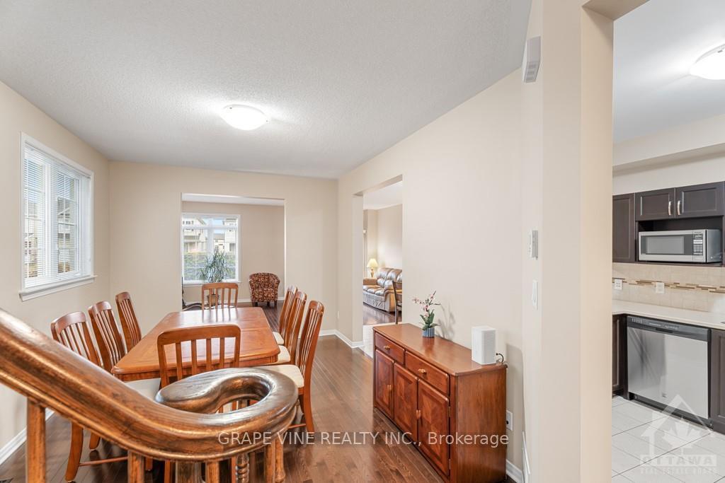 Photo 6 of 594 Barrick Hill Road, Ottawa, Kanata - Emerald Meadows/Trailwest — HOMEH