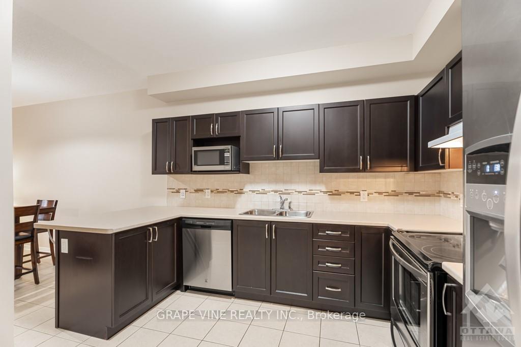 Photo 7 of 594 Barrick Hill Road, Ottawa, Kanata - Emerald Meadows/Trailwest — HOMEH