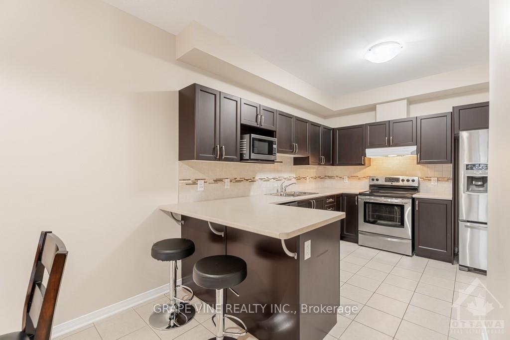Photo 8 of 594 Barrick Hill Road, Ottawa, Kanata - Emerald Meadows/Trailwest — HOMEH