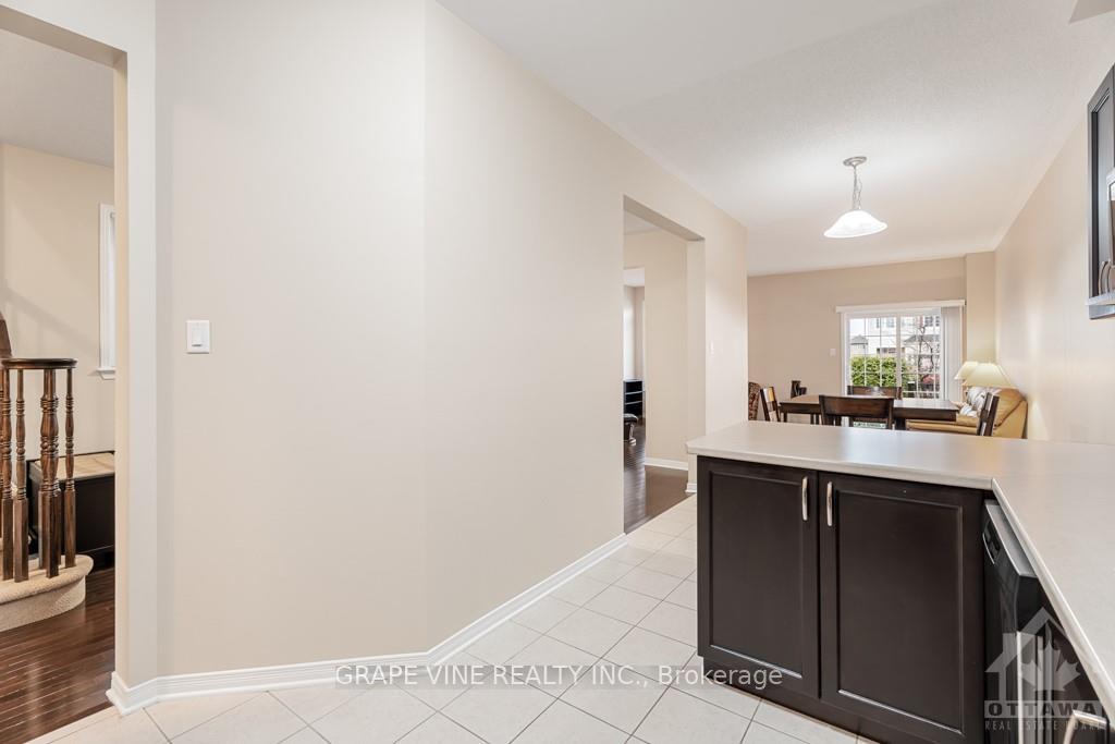 Photo 9 of 594 Barrick Hill Road, Ottawa, Kanata - Emerald Meadows/Trailwest — HOMEH