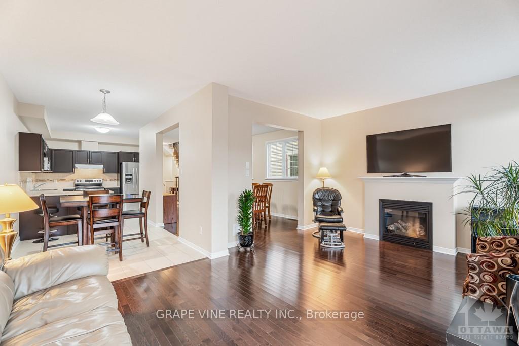Photo 13 of 594 Barrick Hill Road, Ottawa, Kanata - Emerald Meadows/Trailwest — HOMEH