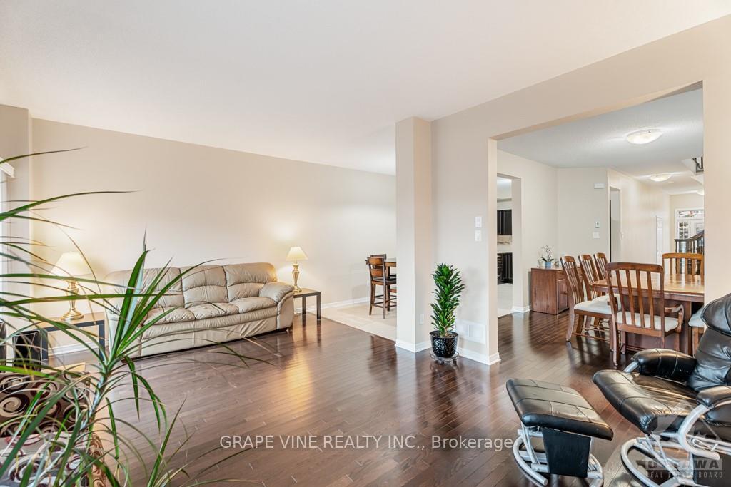 Photo 14 of 594 Barrick Hill Road, Ottawa, Kanata - Emerald Meadows/Trailwest — HOMEH