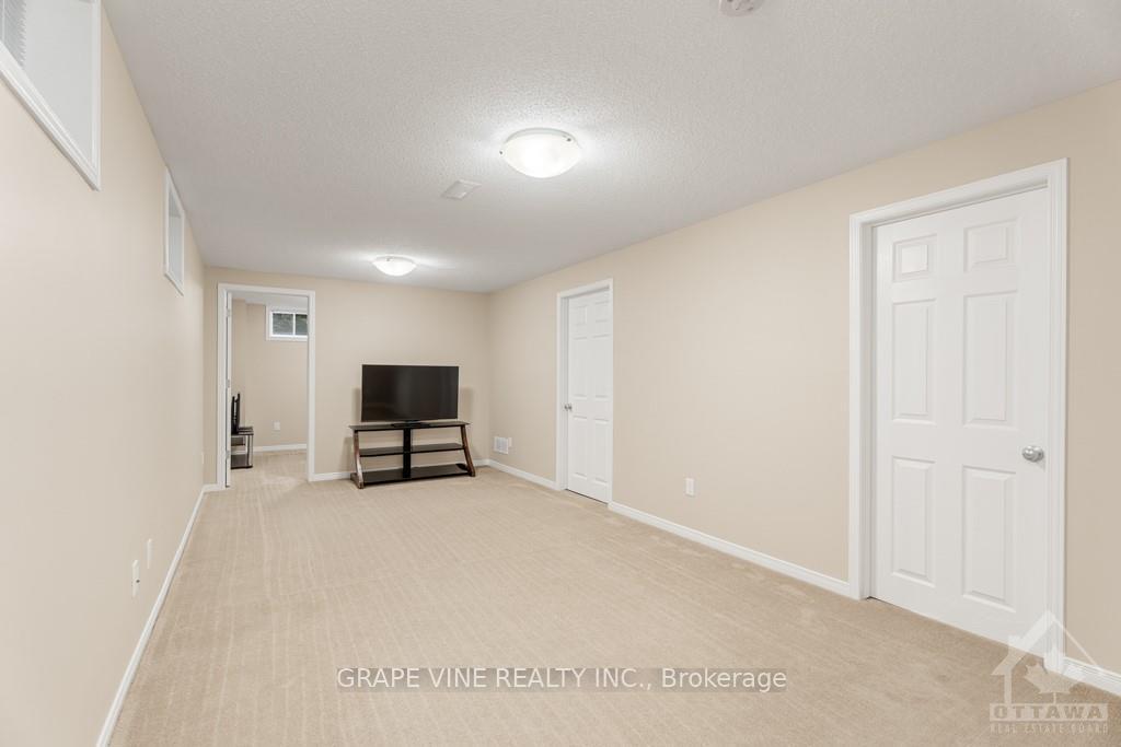 Photo 26 of 594 Barrick Hill Road, Ottawa, Kanata - Emerald Meadows/Trailwest — HOMEH