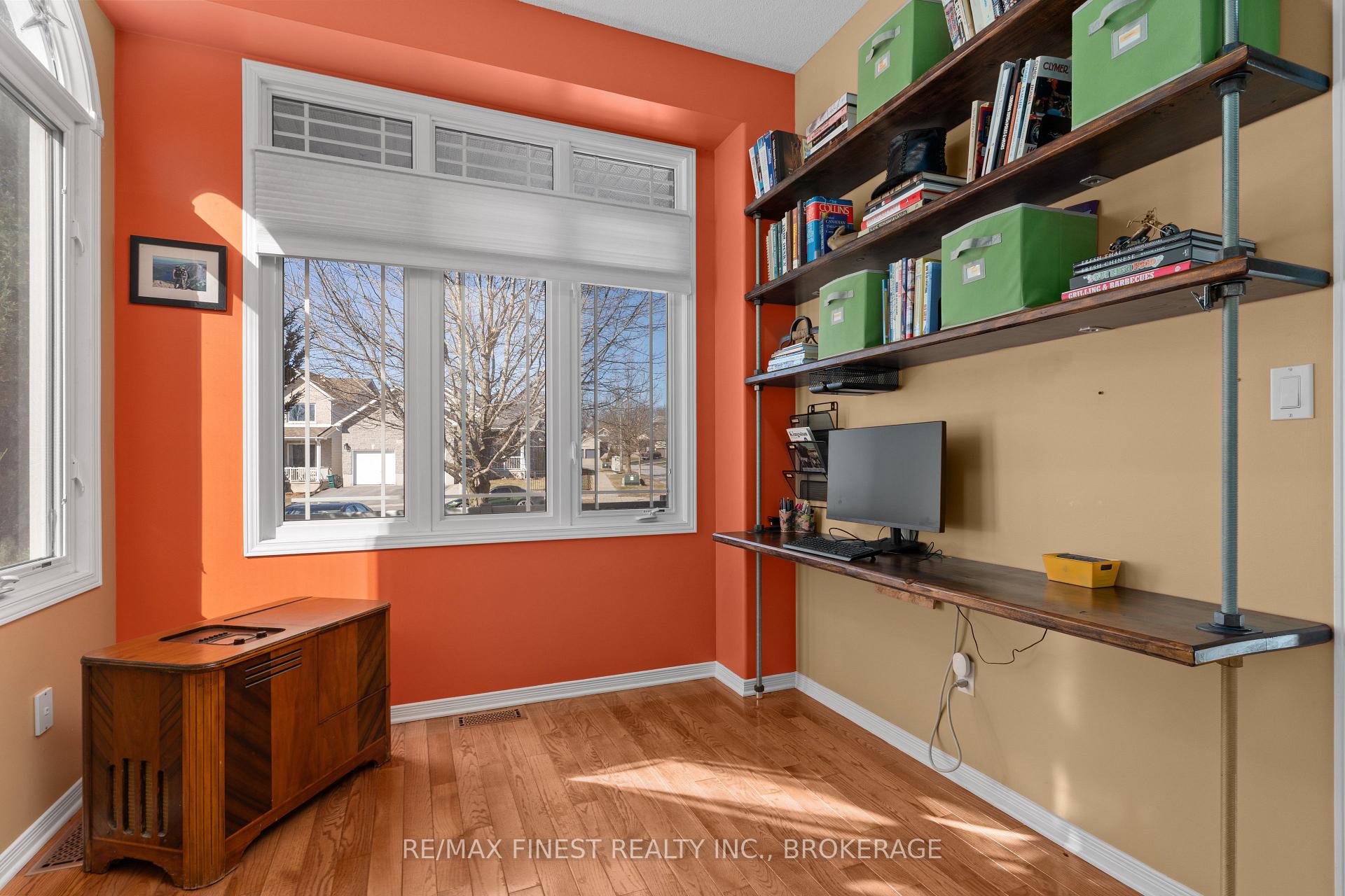 Photo 5 of 514 Weston Crescent, Kingston, East Gardiners Rd — HOMEH