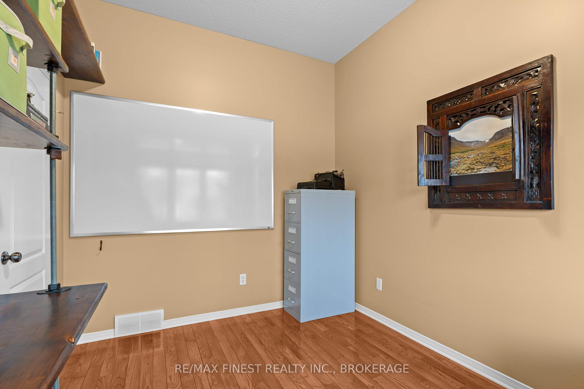 Photo 6 of 514 Weston Crescent, Kingston, East Gardiners Rd — HOMEH