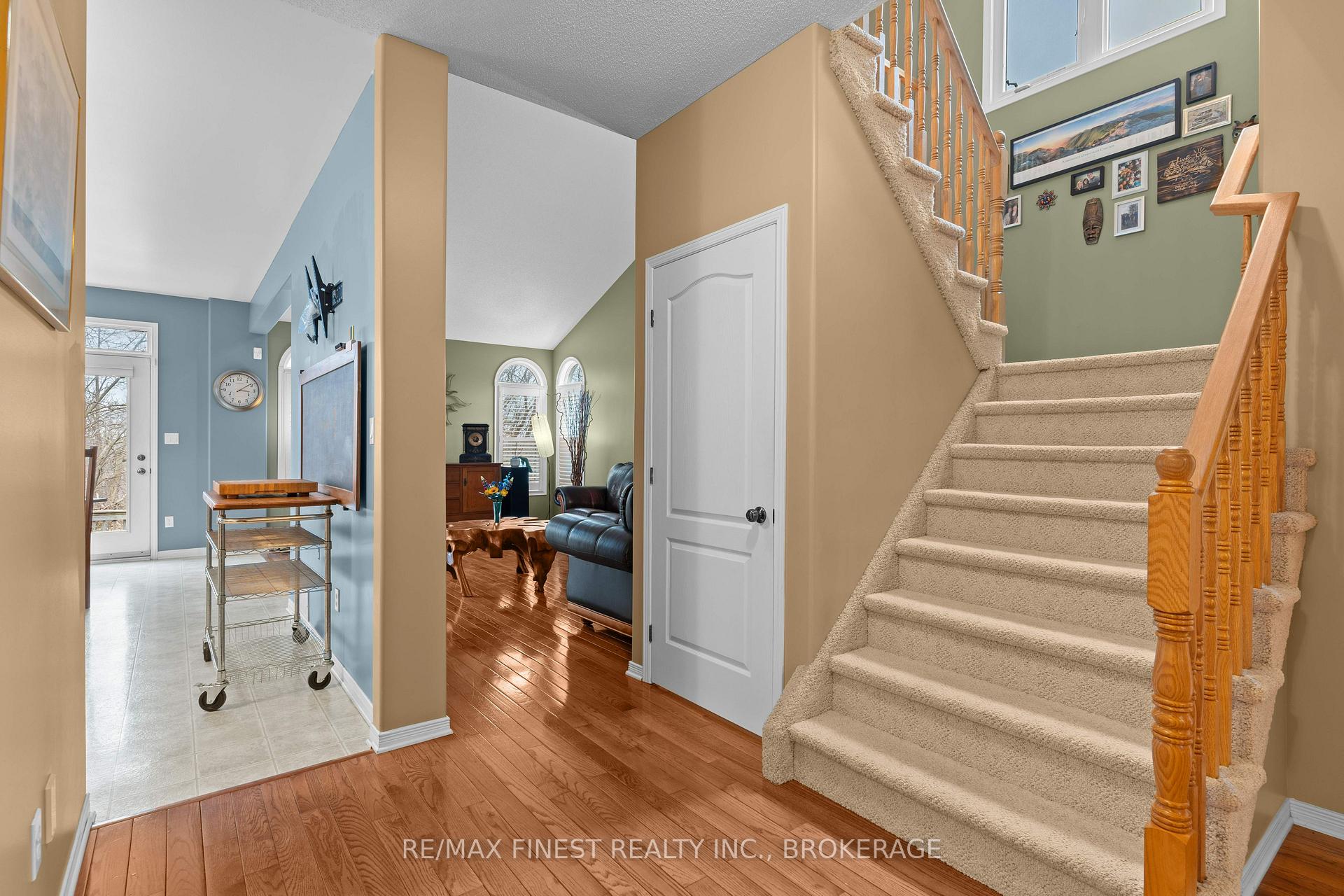 Photo 10 of 514 Weston Crescent, Kingston, East Gardiners Rd — HOMEH