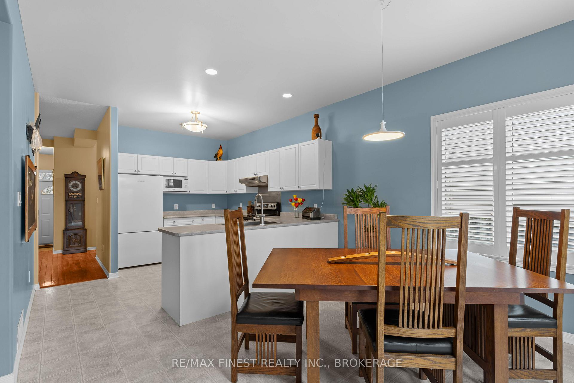 Photo 12 of 514 Weston Crescent, Kingston, East Gardiners Rd — HOMEH