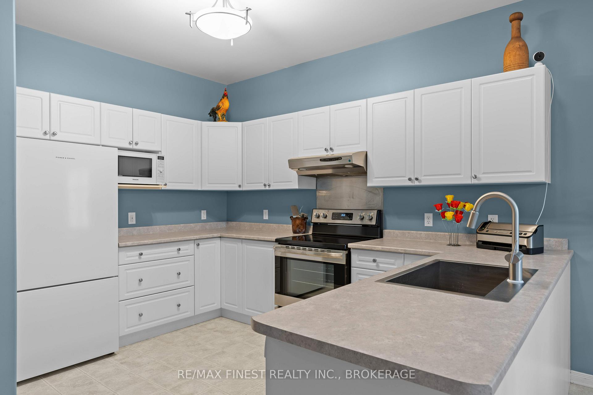 Photo 13 of 514 Weston Crescent, Kingston, East Gardiners Rd — HOMEH