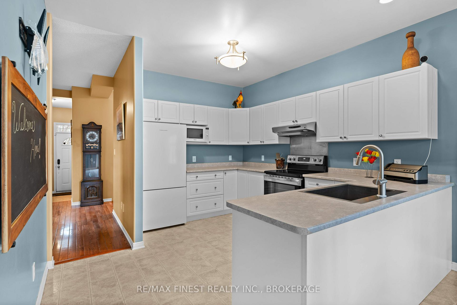 Photo 14 of 514 Weston Crescent, Kingston, East Gardiners Rd — HOMEH