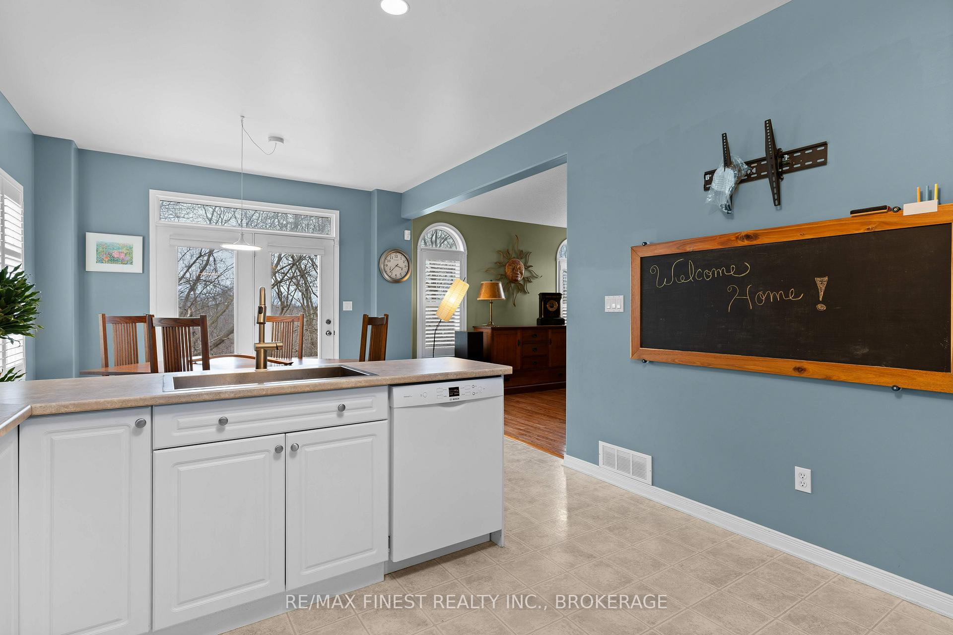 Photo 15 of 514 Weston Crescent, Kingston, East Gardiners Rd — HOMEH