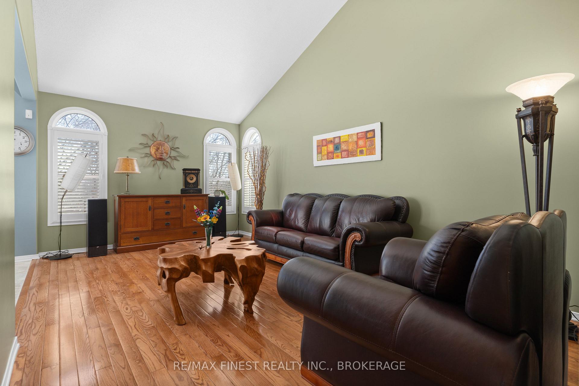 Photo 17 of 514 Weston Crescent, Kingston, East Gardiners Rd — HOMEH