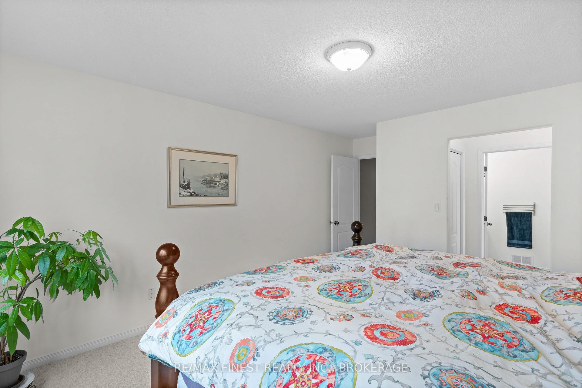 Photo 21 of 514 Weston Crescent, Kingston, East Gardiners Rd — HOMEH
