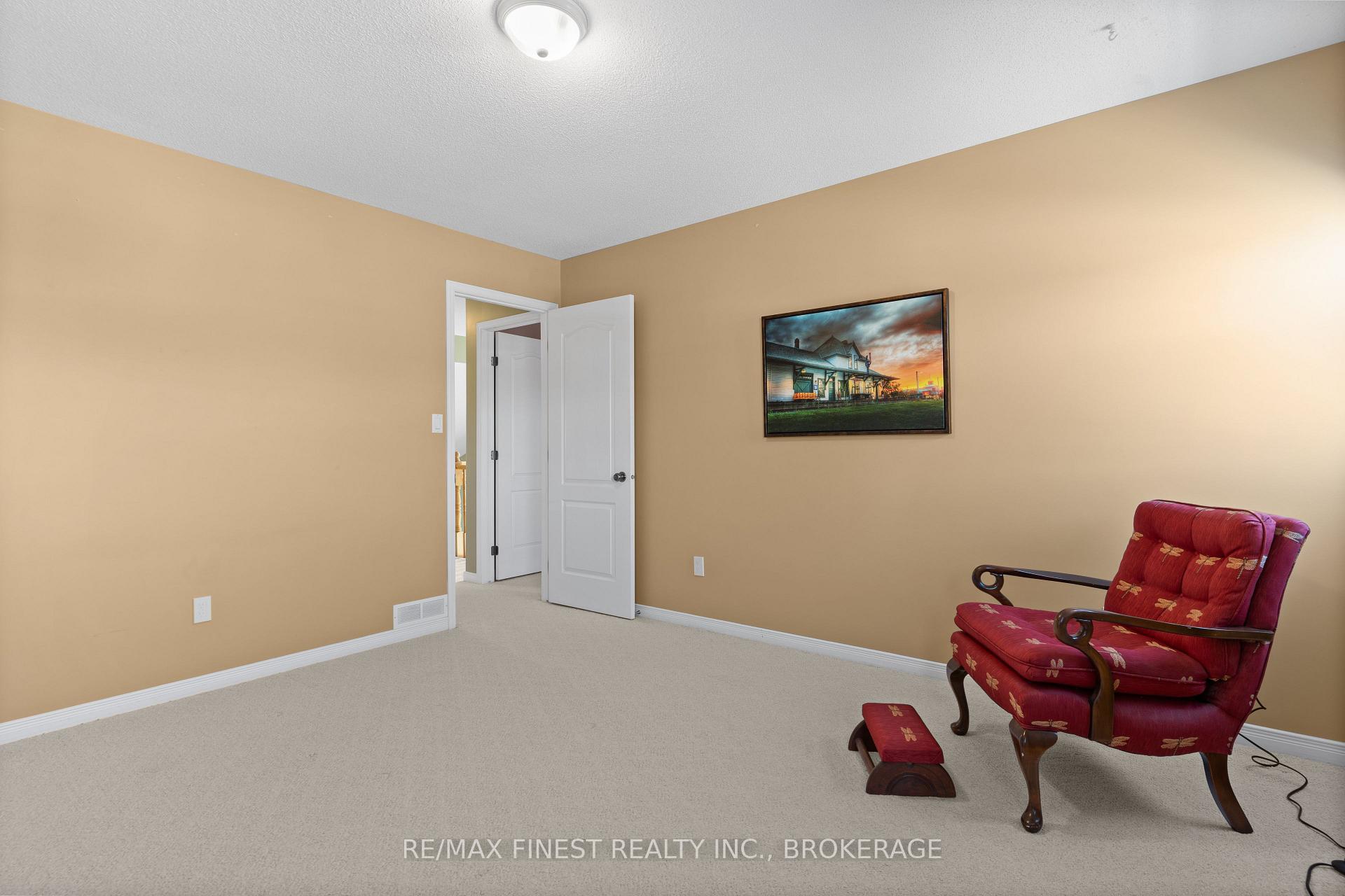 Photo 25 of 514 Weston Crescent, Kingston, East Gardiners Rd — HOMEH