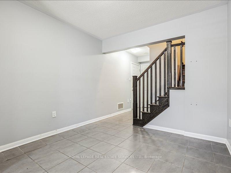 Photo 3 of 17 Suitor Court, Milton, Willmott — HOMEH