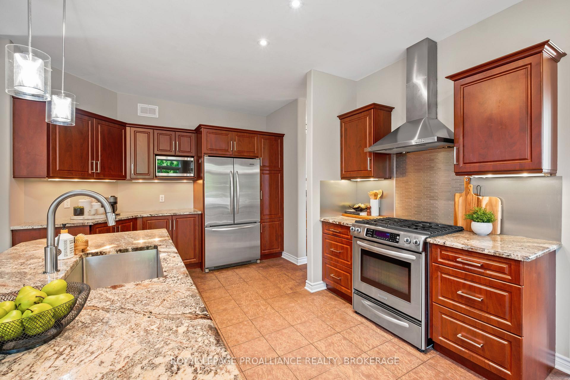 Photo 11 of 414 Cavendish Crescent, Kingston, City Northwest — HOMEH