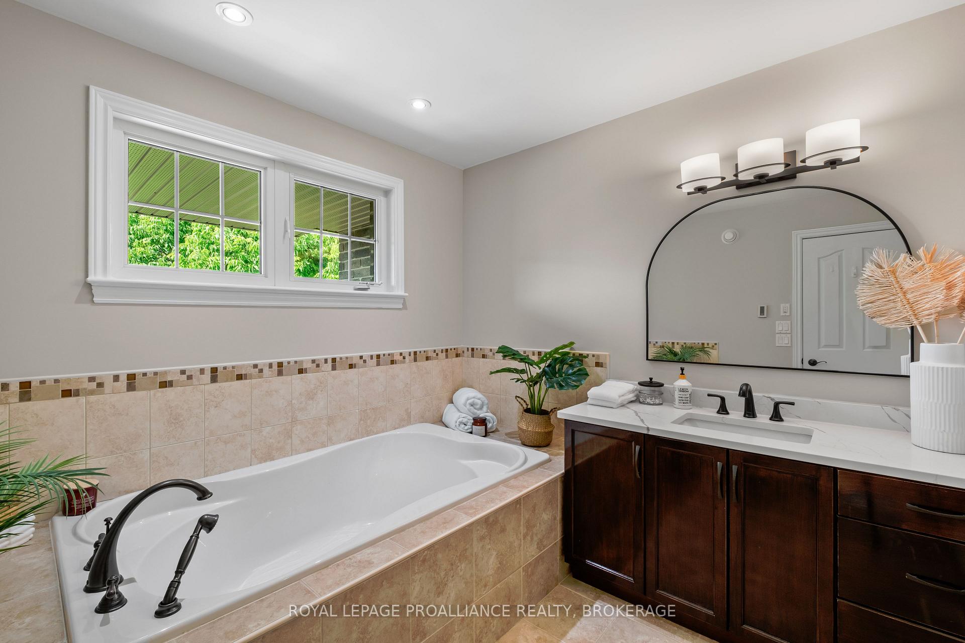 Photo 24 of 414 Cavendish Crescent, Kingston, City Northwest — HOMEH