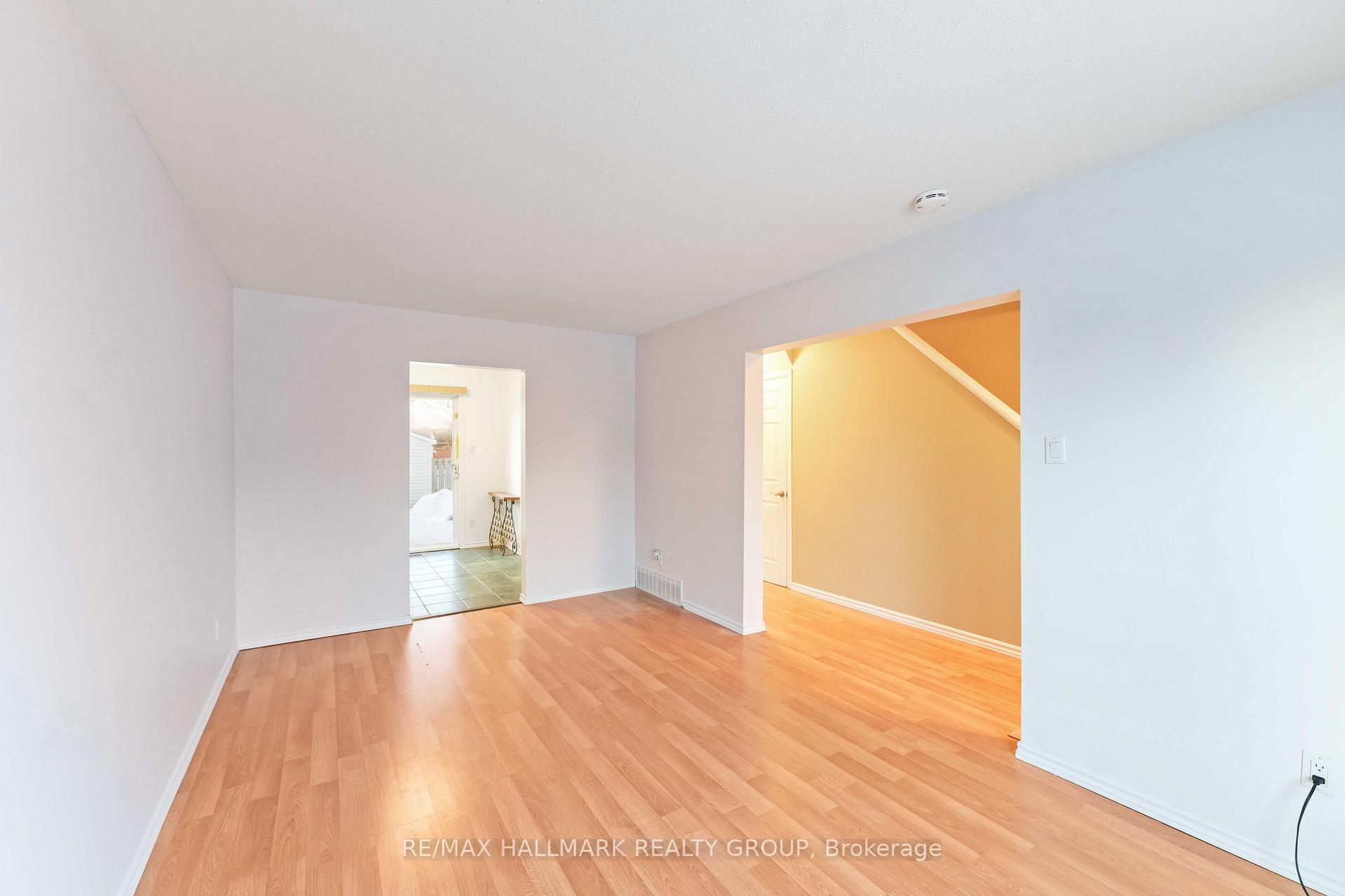 Photo 3 of 21 Montebello Lane, Ottawa, Kanata - Glencairn/Hazeldean — HOMEH
