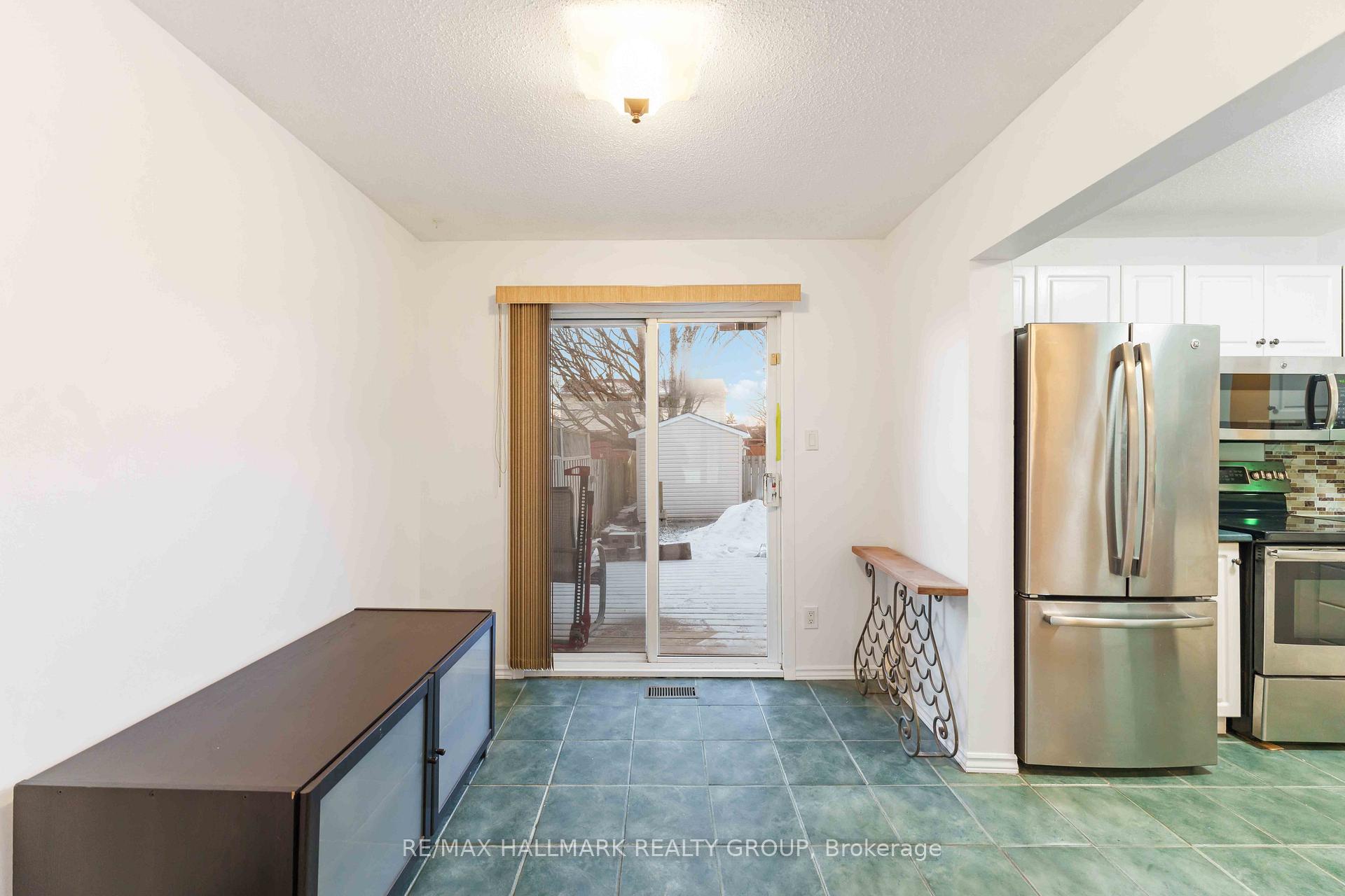 Photo 5 of 21 Montebello Lane, Ottawa, Kanata - Glencairn/Hazeldean — HOMEH